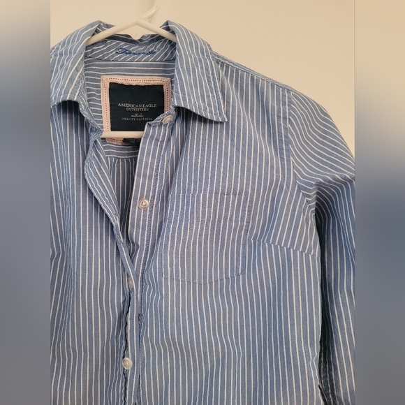 American Eagle size 2 button down - Picture 4 of 9